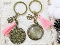 ميدالية بنقش بالخلف لون برونزي