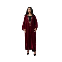 عباية بشت مخمل لون احمر
