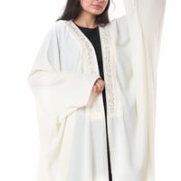 عباية بشت الحروف لون ابيض - فضي