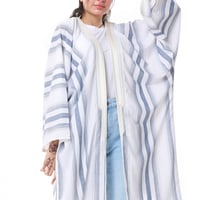 عباية بشت لون ابيض