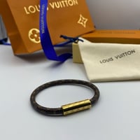 إساورة جلد ذهبي