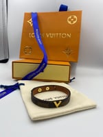 إساورة جلد نحيف