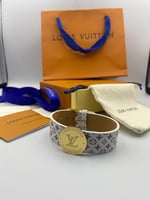 إساورة جلد عريض ابيض