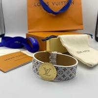 إساورة جلد عريض ابيض