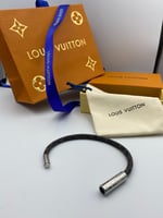 إساورة جلد فضي