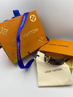 إساورة جلد عريض