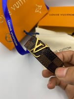 إساورة جلد عريض