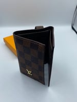 محفظة لويس فتون