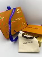 إساورة جلد نحيف