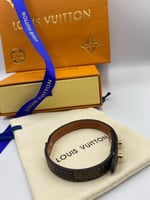 إساورة جلد نحيف