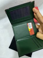 محفظة كارتييه أخضر بمطاط