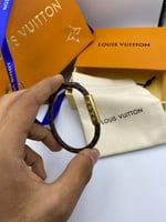 إساورة جلد ذهبي