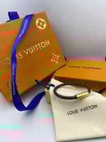 إساورة جلد ذهبي