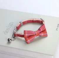 طوق قطط منقوش شكل فيونكه - اكسسوار وزينة