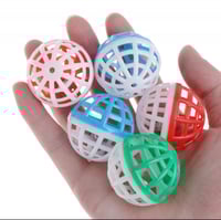 كرة بلاستك للقطط والطيور والحيوانات الاليفة - 4 قط...