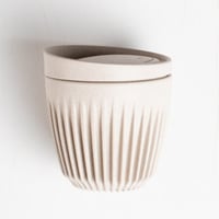 كوب أبيض بغطاء سعة 6 اونص من هسكي