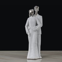 مجسم رومانسي باللون الابيض