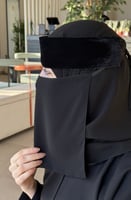 عرض ثلاث نقابات مخمل