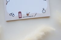 ورق ملاحظات بتصميم Sherlock