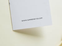 بطاقة إهداء بتصميم سنفونية موسيقية