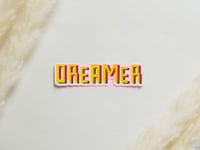 ملصق بتصميم عبارة Dreamer