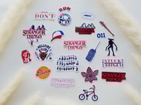 مجموعة ملصقات بتصميم Stranger Things