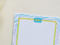 ورق ملاحظات بتصميم خطوط كنتور (تركوازي)