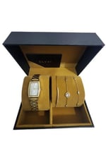 طقم ساعه مع 3 اساور نسائي باللون الذهبي