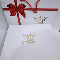 طقم الوردة الذهبية مع مصحف وصندوق جلد VIP