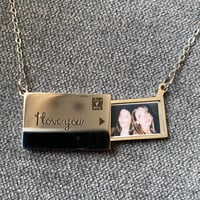 قلادة الصور المطلية | تصميم مميز