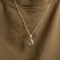 قلادة الصور بتصميم عين| مطلية بالذهب