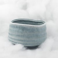 وعاء لون فيروزي