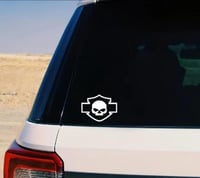 ملصق جمجمة مع درع، دراجة نارية من الفينيل