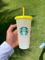 كوب ستاربكس ثلجي يتلون بالبرودة - أصفر 710 مل