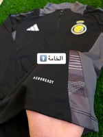 سويتر النصر لون أسود بأطراف رمادي