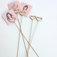 حامل كرت معدني ذهبي