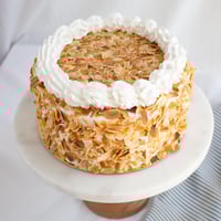 كيكة اللوز المحمص