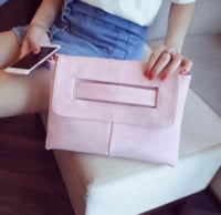 شنطة باوتش صغيرة 29*20سم باللون الوردي