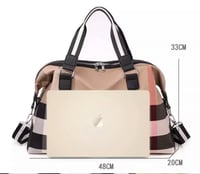 شنطة واسعه للسفريات السريعة والنادي اللياقي