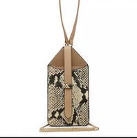 حامل جوال وعدد من البطايق