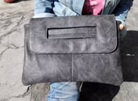 شنطة باوتش تشيل لابتوب 13 انش واوراق a4 مقاسها 37*...