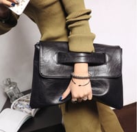 شنطة باوتش تشيل لابتوب 13 انش واوراق a4 مقاسها 37*...