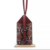 حامل جوال وعدد من البطايق