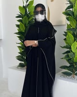 عبايه بشت ساده مع قيطان فضي