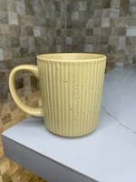 كوب سيراميك بمسكه اصفر