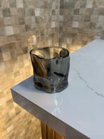 كوب زجاجي مموج غامق