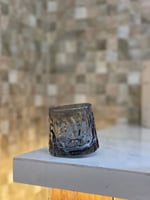 كوب زجاجي دوار غامق