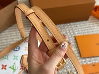 ال ڤي كروس بودي