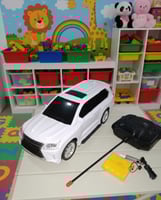 سيارة جيب لكزز كبير