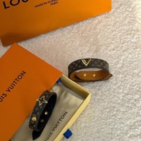 اسواره لويس فيتون مع الملحقات